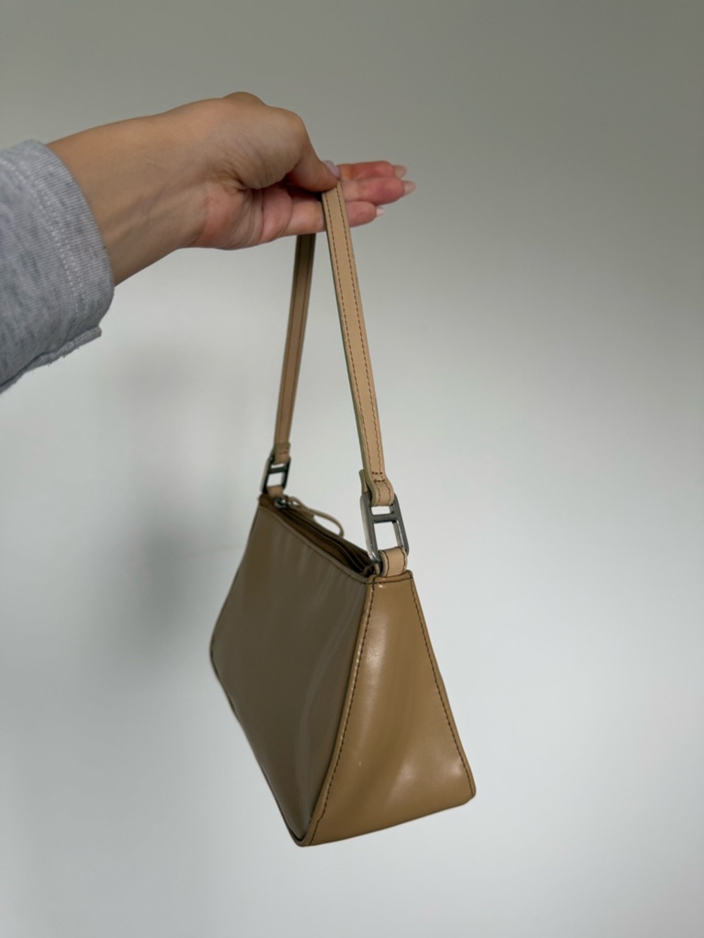Classic Tan Shoulder Bag - Minimalist Everyday Purse - Picture 3 of 3